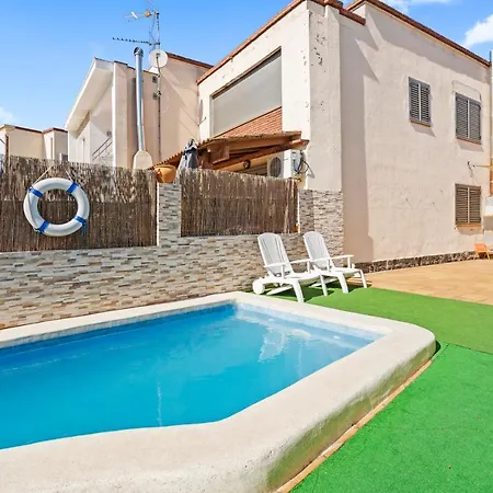 Holiday home Welcs Casa 050 Emp Con Piscina Y Vistas Al Canal Empuriabrava