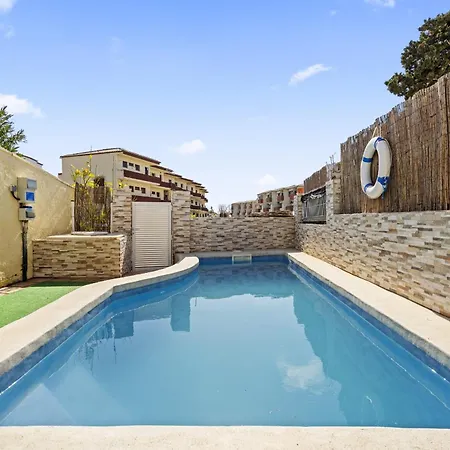 Welcs Casa 050 Emp Con Piscina Y Vistas Al Canal Holiday home *