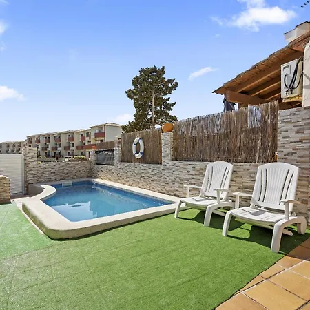 Holiday home Welcs Casa 050 Emp Con Piscina Y Vistas Al Canal Empuriabrava