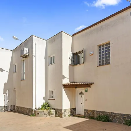 Holiday home Welcs Casa 050 Emp Con Piscina Y Vistas Al Canal